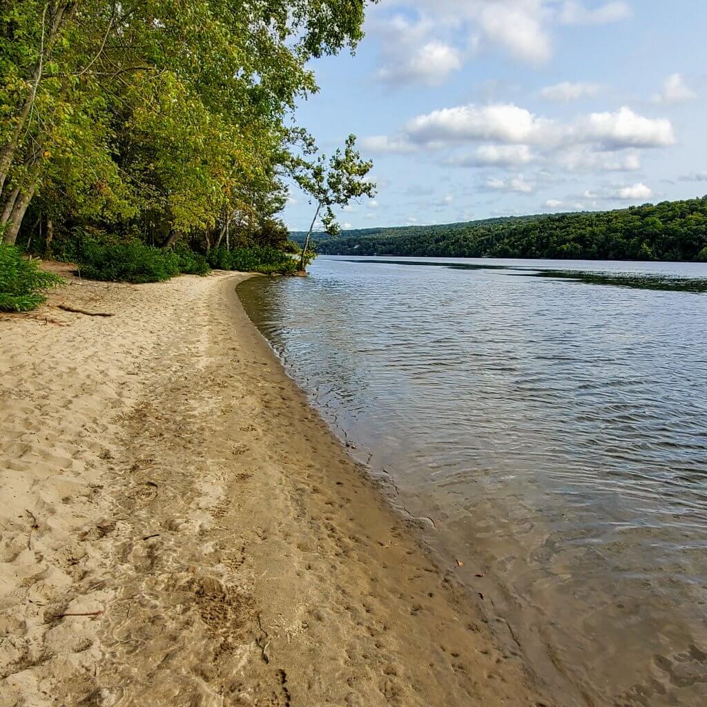 With 3 trails to choose from, discover a hidden beach, an old quarry, a beaver pond, and gorgeous views.